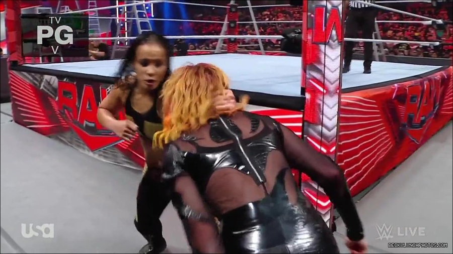 WWE_RAW_27th_June_2022_720p_WEBRip_h264_mp4_007384479.jpg