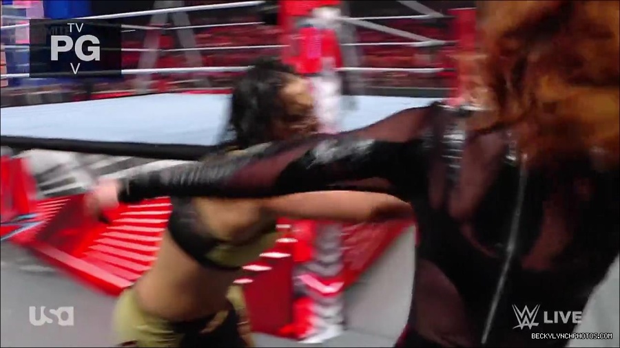 WWE_RAW_27th_June_2022_720p_WEBRip_h264_mp4_007384879.jpg