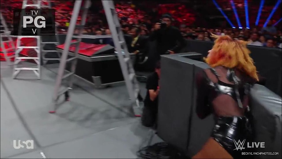 WWE_RAW_27th_June_2022_720p_WEBRip_h264_mp4_007385680.jpg