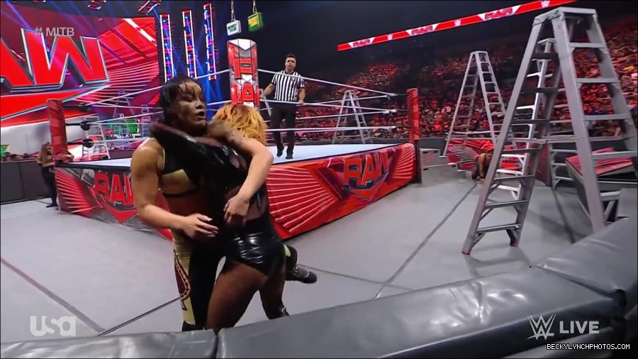 WWE_RAW_27th_June_2022_720p_WEBRip_h264_mp4_007389284~0.jpg