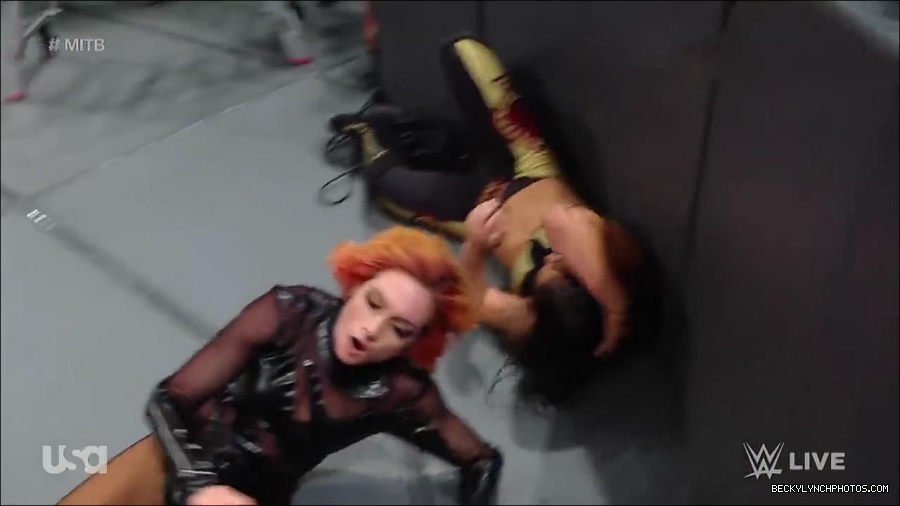WWE_RAW_27th_June_2022_720p_WEBRip_h264_mp4_007391286.jpg
