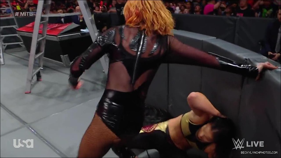 WWE_RAW_27th_June_2022_720p_WEBRip_h264_mp4_007394889.jpg
