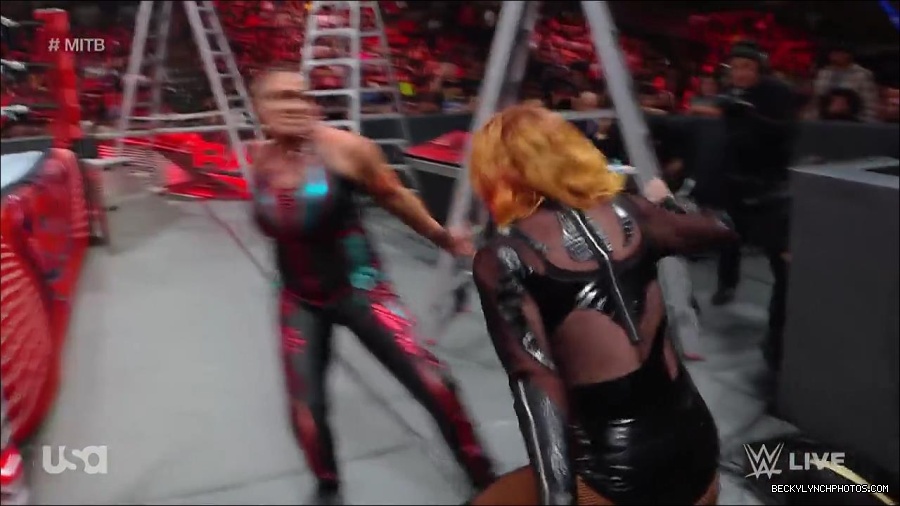 WWE_RAW_27th_June_2022_720p_WEBRip_h264_mp4_007395290.jpg