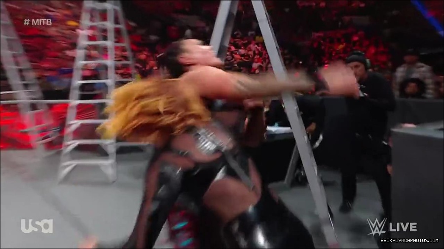 WWE_RAW_27th_June_2022_720p_WEBRip_h264_mp4_007395690.jpg