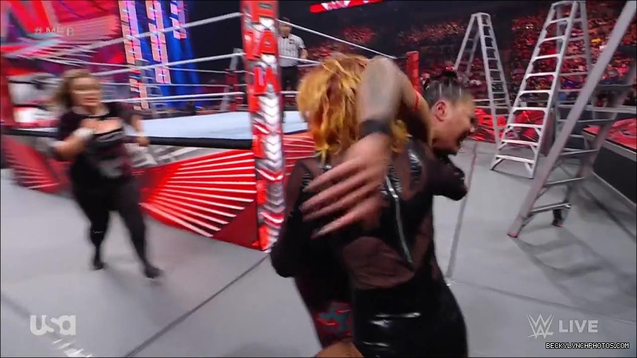 WWE_RAW_27th_June_2022_720p_WEBRip_h264_mp4_007397692.jpg