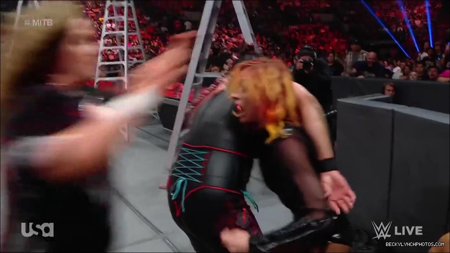 WWE_RAW_27th_June_2022_720p_WEBRip_h264_mp4_007398093.jpg