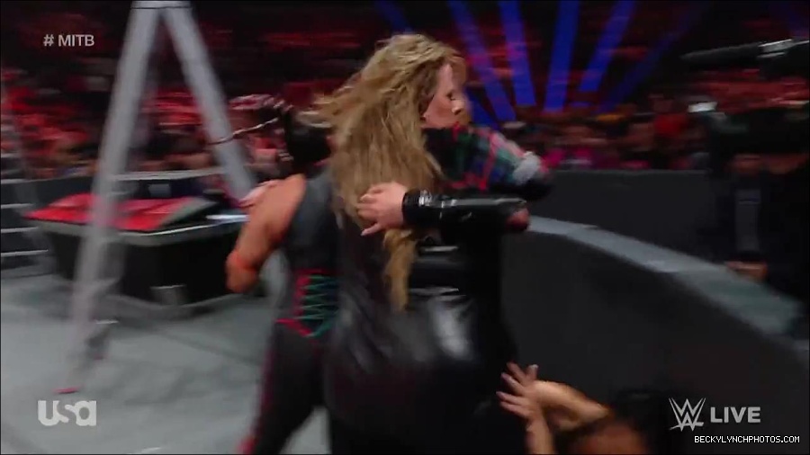 WWE_RAW_27th_June_2022_720p_WEBRip_h264_mp4_007398493.jpg