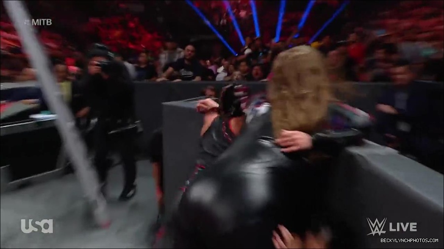 WWE_RAW_27th_June_2022_720p_WEBRip_h264_mp4_007398893.jpg