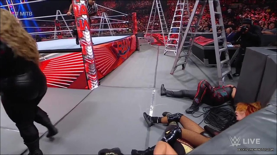 WWE_RAW_27th_June_2022_720p_WEBRip_h264_mp4_007401696.jpg