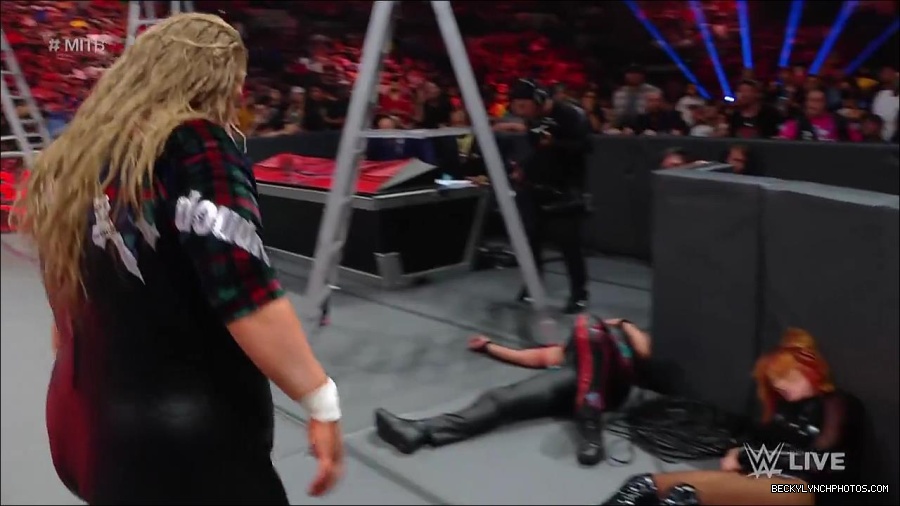 WWE_RAW_27th_June_2022_720p_WEBRip_h264_mp4_007403698.jpg