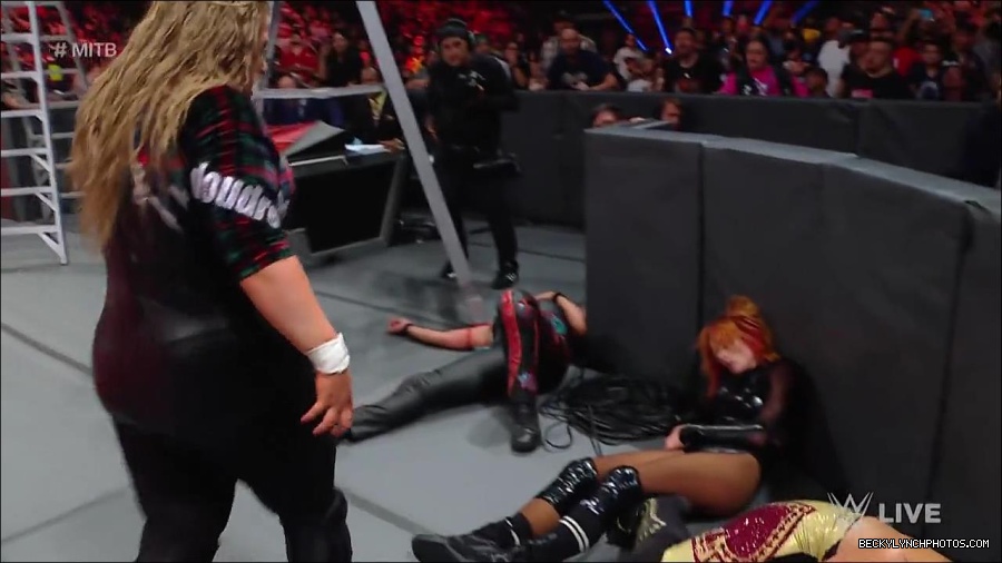 WWE_RAW_27th_June_2022_720p_WEBRip_h264_mp4_007404099.jpg