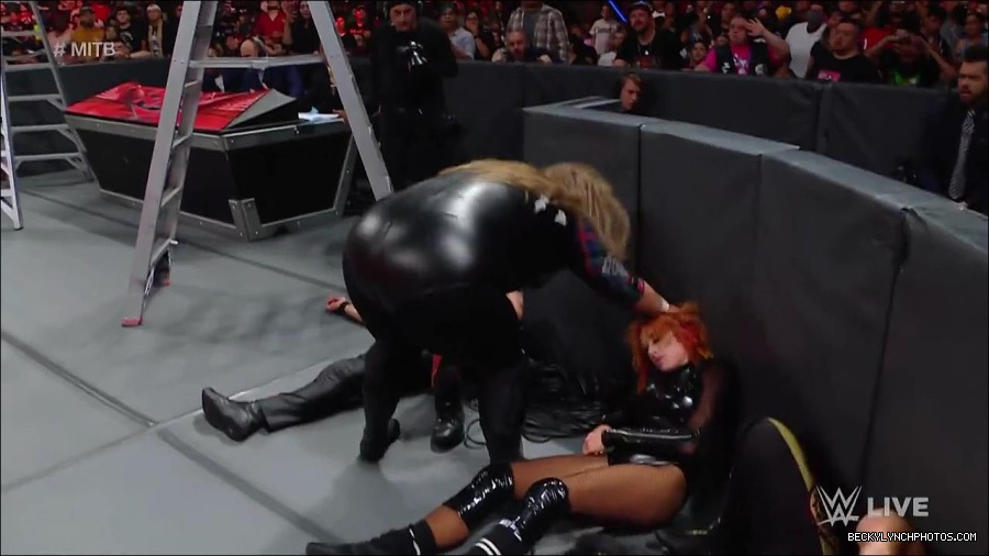 WWE_RAW_27th_June_2022_720p_WEBRip_h264_mp4_007405700.jpg