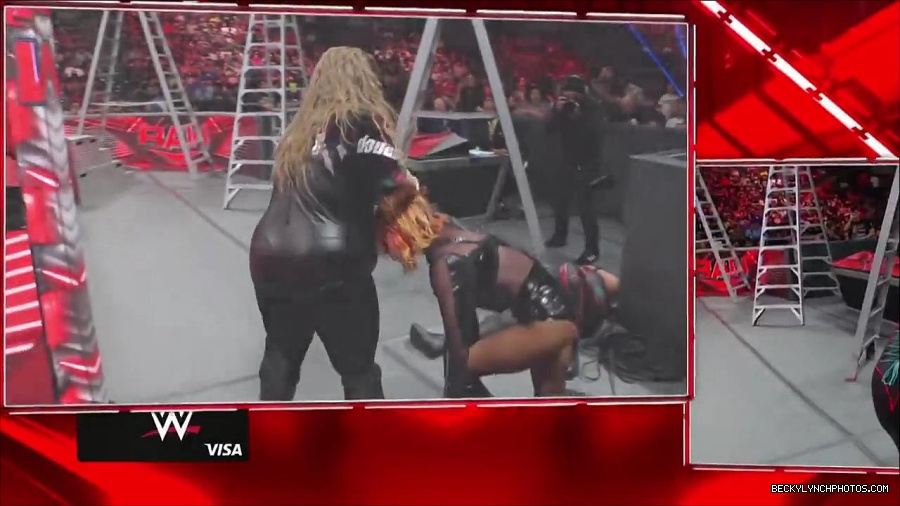 WWE_RAW_27th_June_2022_720p_WEBRip_h264_mp4_007408503.jpg