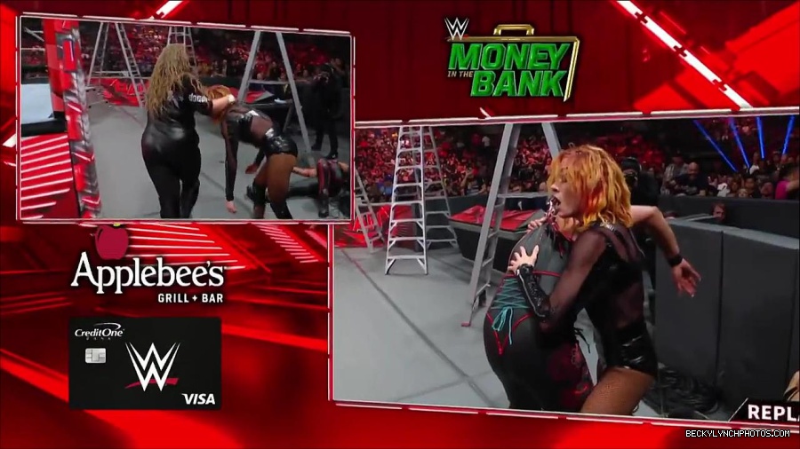 WWE_RAW_27th_June_2022_720p_WEBRip_h264_mp4_007408903.jpg