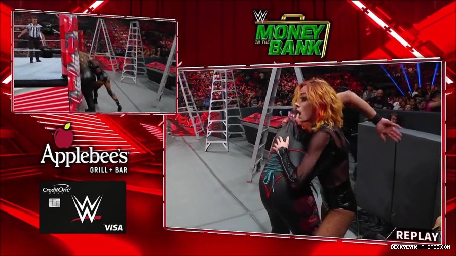 WWE_RAW_27th_June_2022_720p_WEBRip_h264_mp4_007410105.jpg