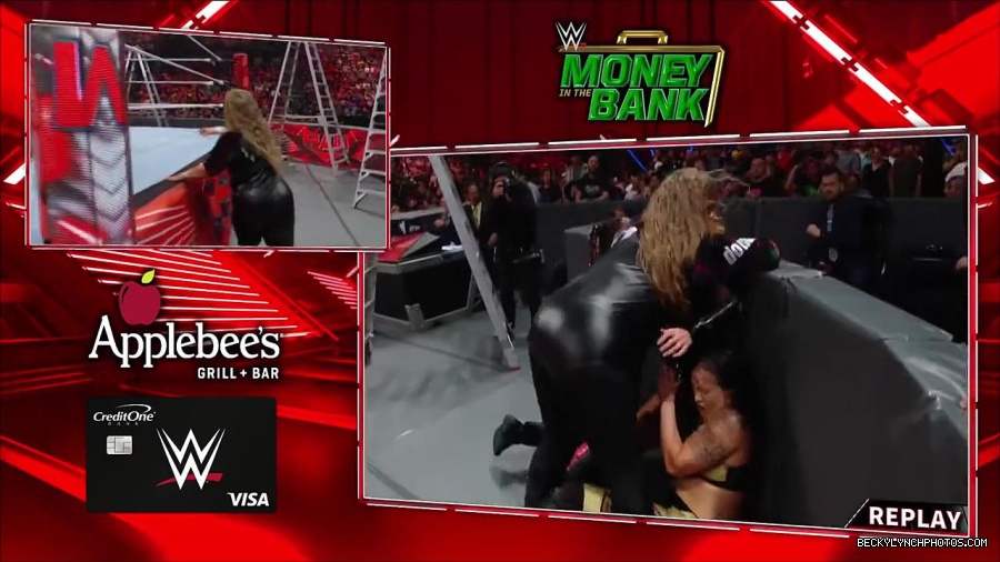 WWE_RAW_27th_June_2022_720p_WEBRip_h264_mp4_007411706.jpg
