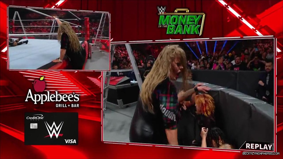WWE_RAW_27th_June_2022_720p_WEBRip_h264_mp4_007412507.jpg