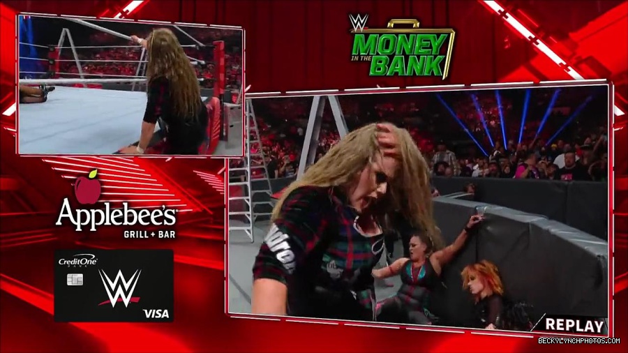 WWE_RAW_27th_June_2022_720p_WEBRip_h264_mp4_007412907.jpg