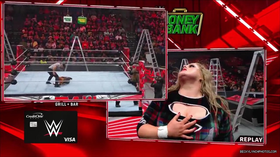 WWE_RAW_27th_June_2022_720p_WEBRip_h264_mp4_007413708.jpg
