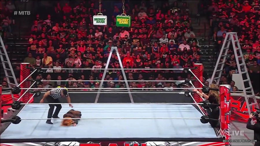 WWE_RAW_27th_June_2022_720p_WEBRip_h264_mp4_007414509.jpg