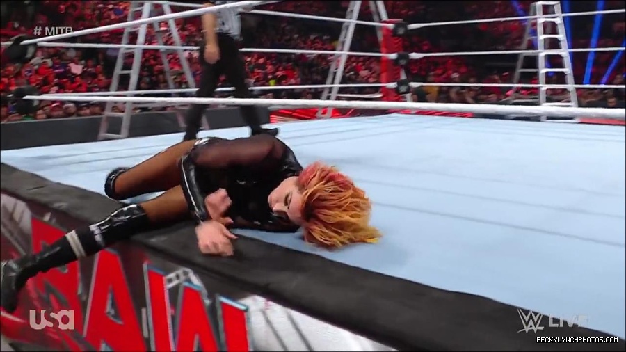 WWE_RAW_27th_June_2022_720p_WEBRip_h264_mp4_007416911.jpg