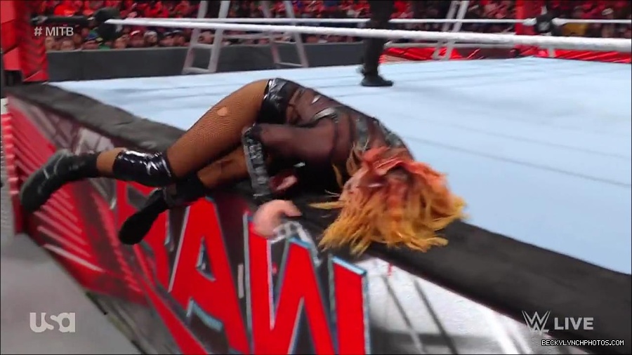 WWE_RAW_27th_June_2022_720p_WEBRip_h264_mp4_007417312.jpg