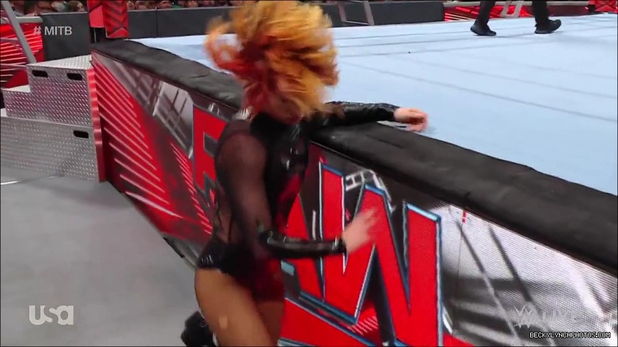 WWE_RAW_27th_June_2022_720p_WEBRip_h264_mp4_007418113.jpg