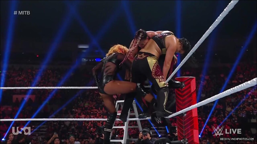 WWE_RAW_27th_June_2022_720p_WEBRip_h264_mp4_007460655.jpg