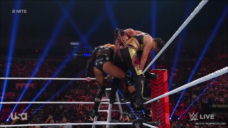 WWE_RAW_27th_June_2022_720p_WEBRip_h264_mp4_007461055.jpg