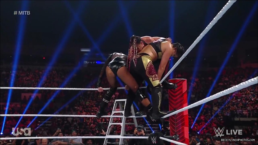 WWE_RAW_27th_June_2022_720p_WEBRip_h264_mp4_007461456.jpg
