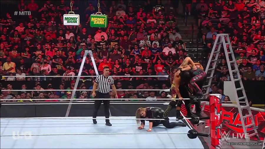 WWE_RAW_27th_June_2022_720p_WEBRip_h264_mp4_007461856.jpg