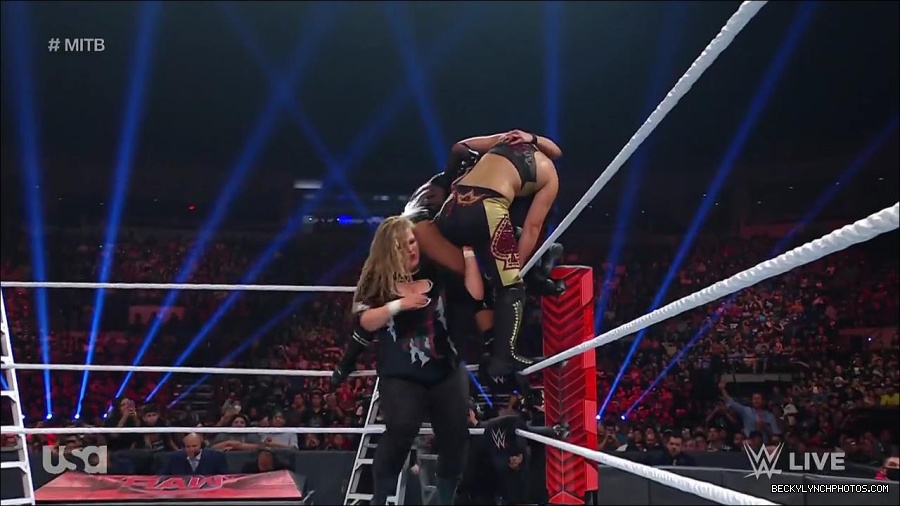 WWE_RAW_27th_June_2022_720p_WEBRip_h264_mp4_007465860.jpg