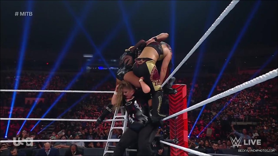 WWE_RAW_27th_June_2022_720p_WEBRip_h264_mp4_007466661.jpg