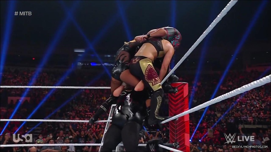 WWE_RAW_27th_June_2022_720p_WEBRip_h264_mp4_007467462.jpg