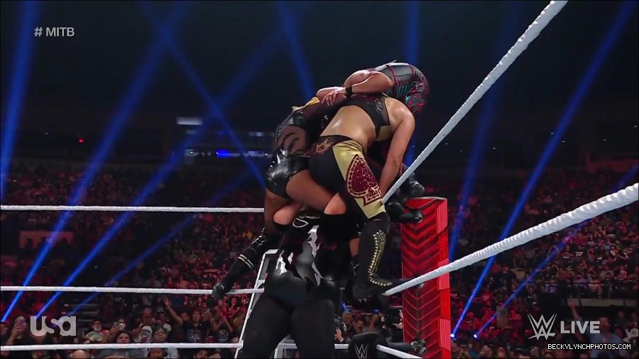WWE_RAW_27th_June_2022_720p_WEBRip_h264_mp4_007467862.jpg