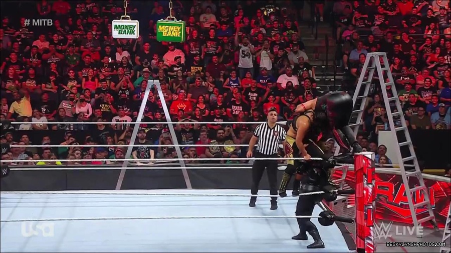 WWE_RAW_27th_June_2022_720p_WEBRip_h264_mp4_007468263.jpg