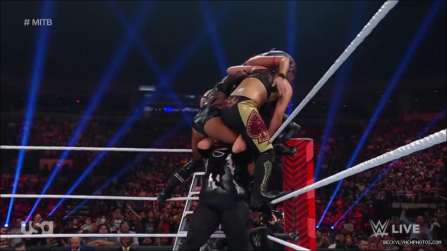 WWE_RAW_27th_June_2022_720p_WEBRip_h264_mp4_007469063.jpg