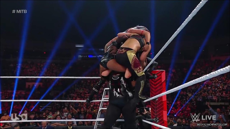 WWE_RAW_27th_June_2022_720p_WEBRip_h264_mp4_007469464.jpg