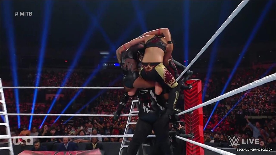WWE_RAW_27th_June_2022_720p_WEBRip_h264_mp4_007469864.jpg