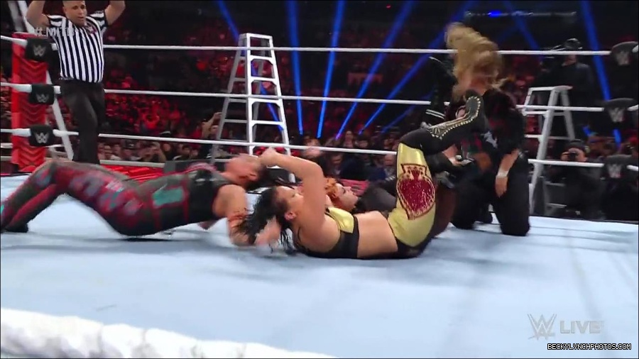 WWE_RAW_27th_June_2022_720p_WEBRip_h264_mp4_007471065.jpg