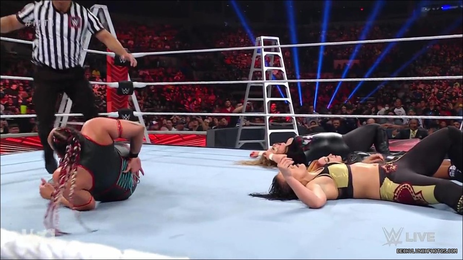 WWE_RAW_27th_June_2022_720p_WEBRip_h264_mp4_007473468.jpg