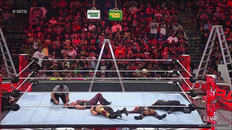 WWE_RAW_27th_June_2022_720p_WEBRip_h264_mp4_007477472.jpg