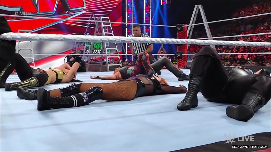WWE_RAW_27th_June_2022_720p_WEBRip_h264_mp4_007479474.jpg