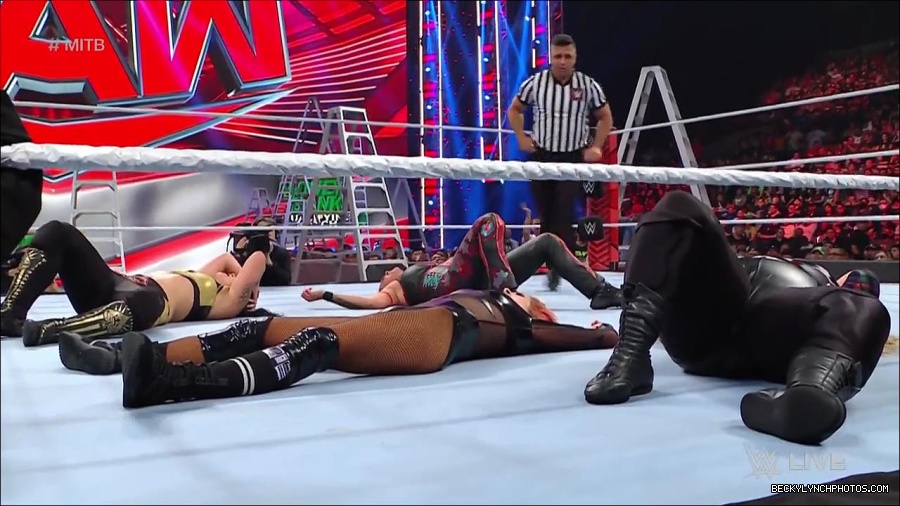 WWE_RAW_27th_June_2022_720p_WEBRip_h264_mp4_007480275.jpg