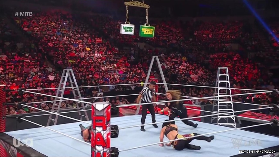 WWE_RAW_27th_June_2022_720p_WEBRip_h264_mp4_007501095.jpg