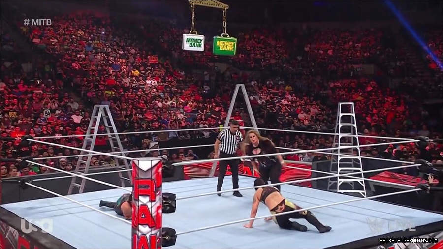 WWE_RAW_27th_June_2022_720p_WEBRip_h264_mp4_007501496.jpg