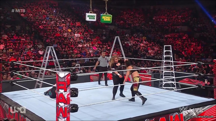 WWE_RAW_27th_June_2022_720p_WEBRip_h264_mp4_007502697.jpg