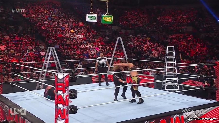 WWE_RAW_27th_June_2022_720p_WEBRip_h264_mp4_007503097.jpg