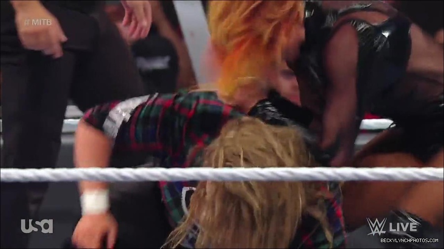 WWE_RAW_27th_June_2022_720p_WEBRip_h264_mp4_007535530.jpg