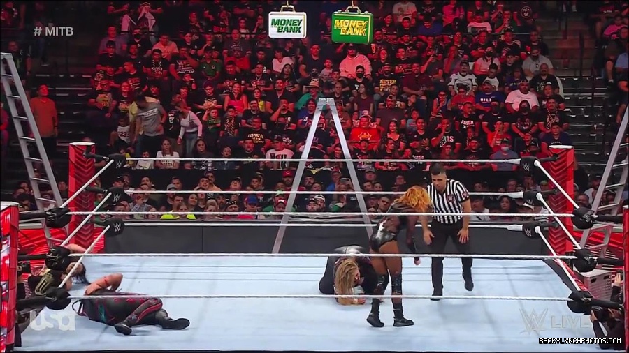 WWE_RAW_27th_June_2022_720p_WEBRip_h264_mp4_007537532.jpg